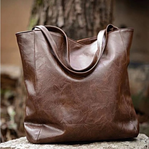 Women's Rivet large capacity Leather Cross Shoulder Handbag - Picture 7 of 10